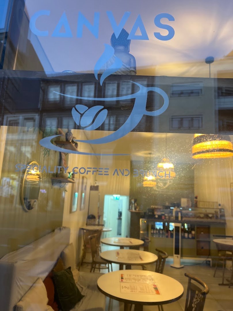 Interior of Canvas Specialty coffee & Brunch, specialty coffee shop in Porto