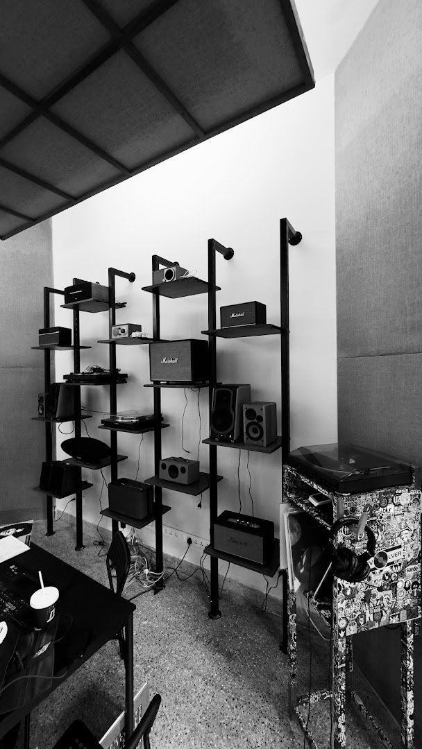 Interior of Katha Coffee | TRC, Mahim, specialty coffee shop in Mumbai