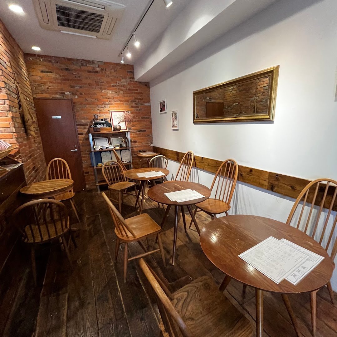 Interior of Amameria Espresso, specialty coffee shop in Tokyo