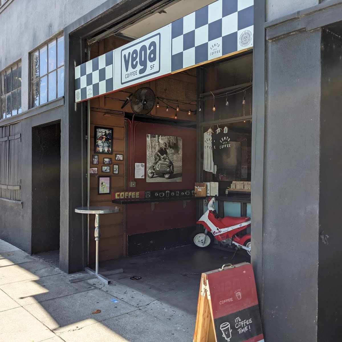 Cafe Suspiro - coffee, records, and books! specialty coffee shop in San Francisco - photo 13