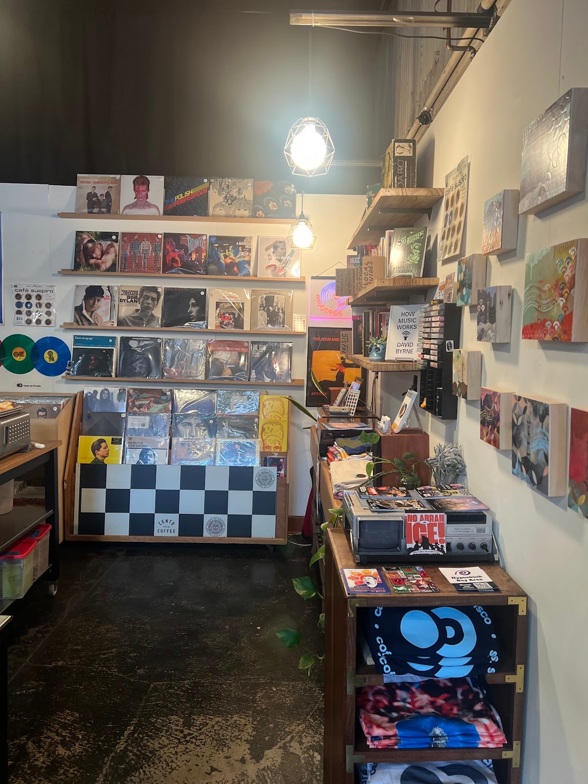 Cafe Suspiro - coffee, records, and books! specialty coffee shop in San Francisco - photo 4
