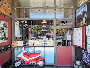 Cafe Suspiro - coffee, records, and books! specialty coffee shop in San Francisco - photo 9