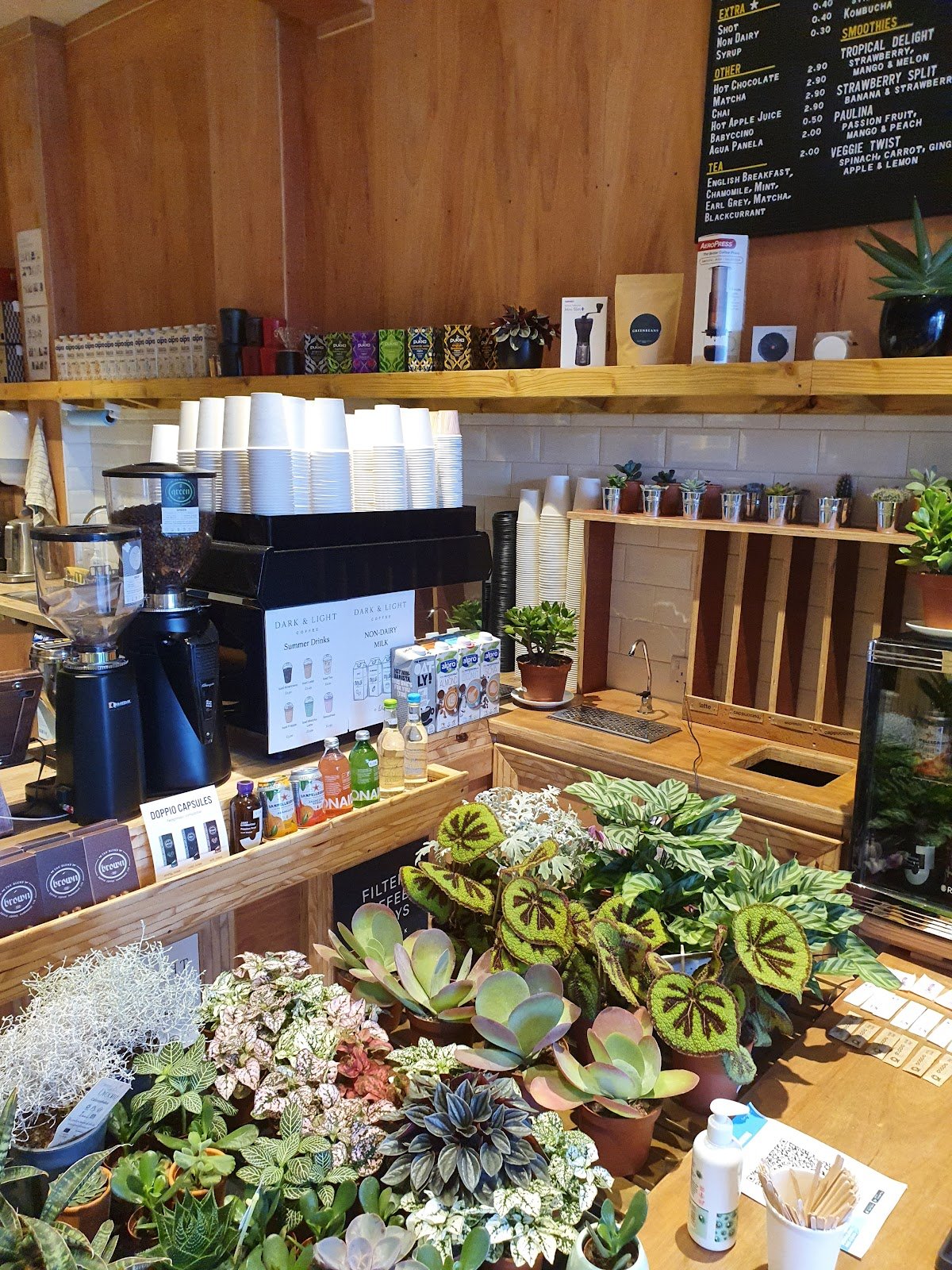 Dark & Light Coffee specialty coffee shop in London - photo 6