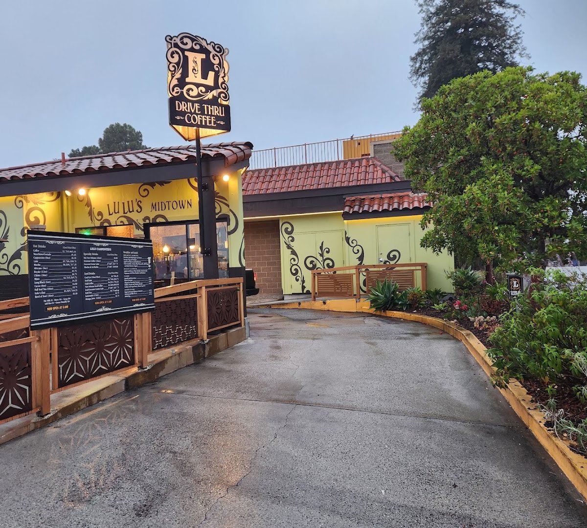 Storefront of Lulus Midtown, specialty coffee shop in Santa Cruz