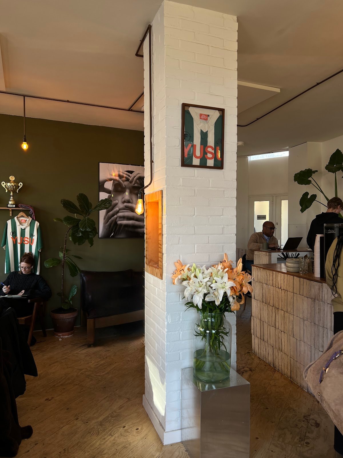 YUSU specialty coffee shop in Amsterdam - photo 4