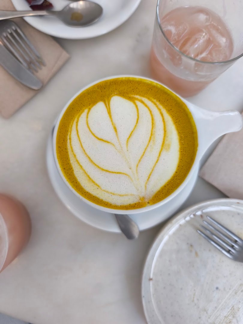 Coffee at COMOBÅ, specialty coffee shop in Lisbon