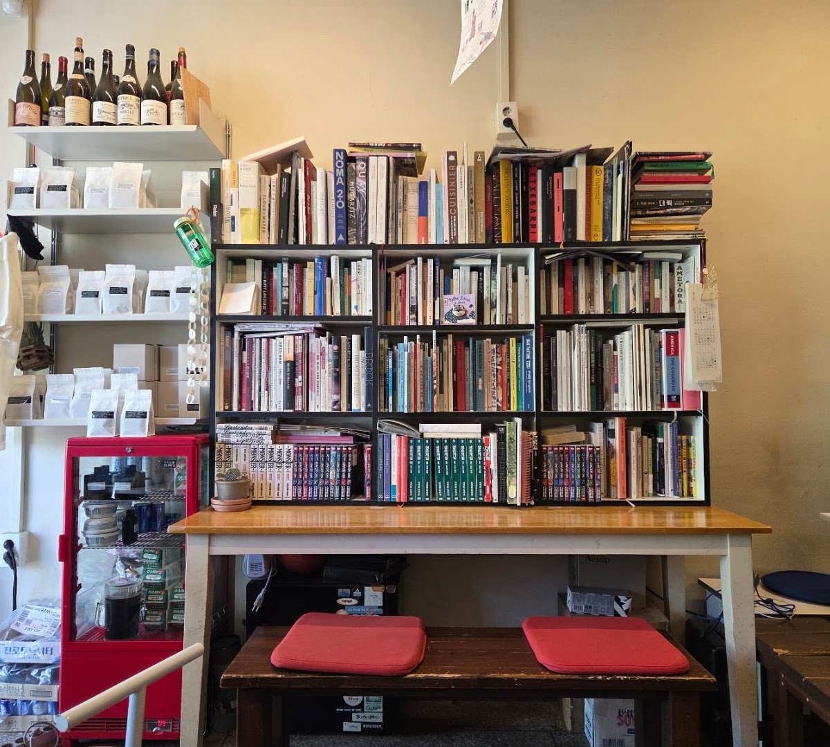 Interior of DARK EDITION COFFEE 다크에디션커피, specialty coffee shop in Seoul