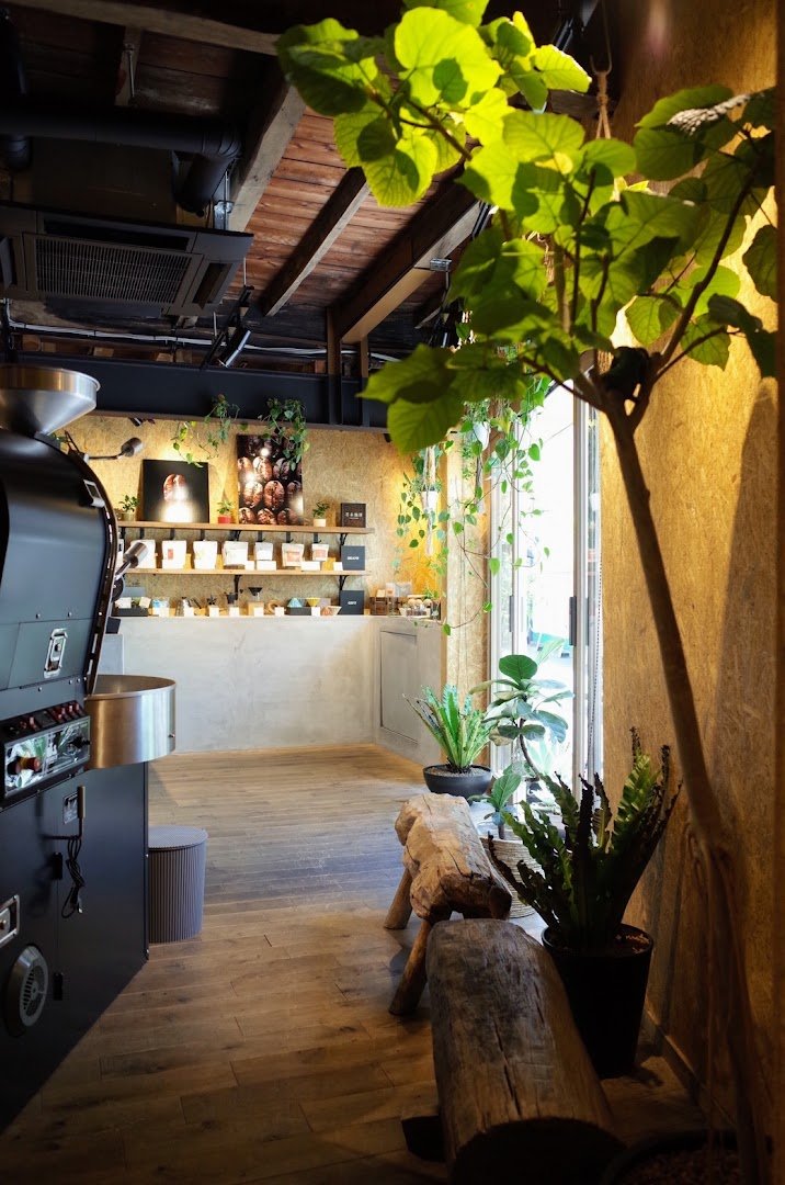 Interior of SAKImoto COFFEE, specialty coffee shop in Osaka