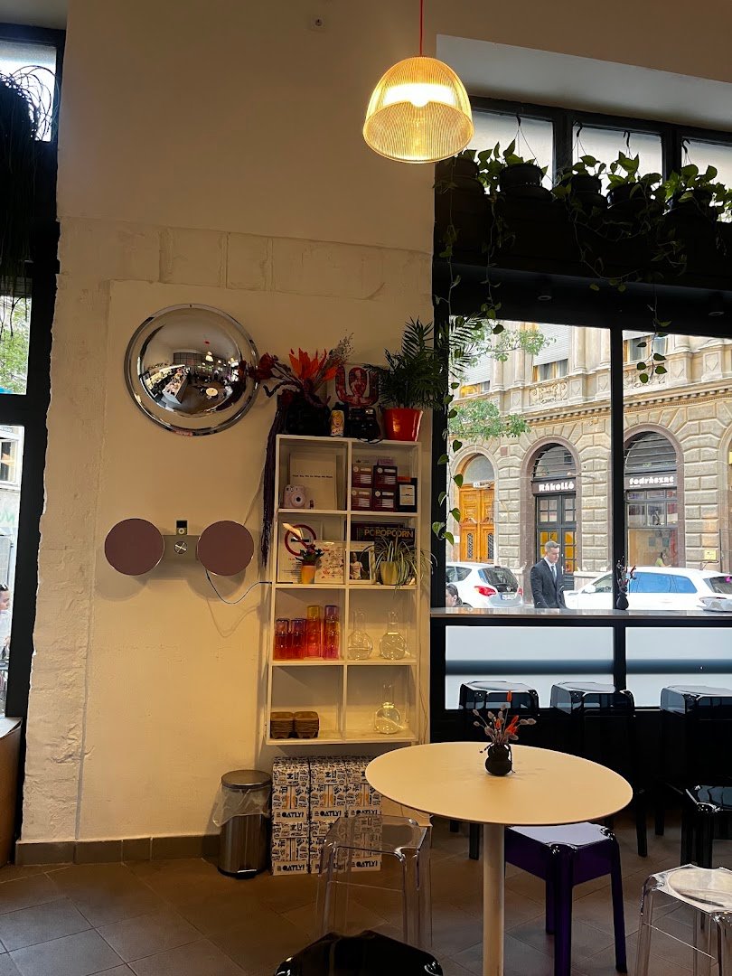 kv the coffee shop specialty coffee shop in Budapest - photo 4
