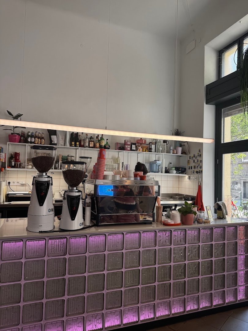 kv the coffee shop specialty coffee shop in Budapest - photo 9