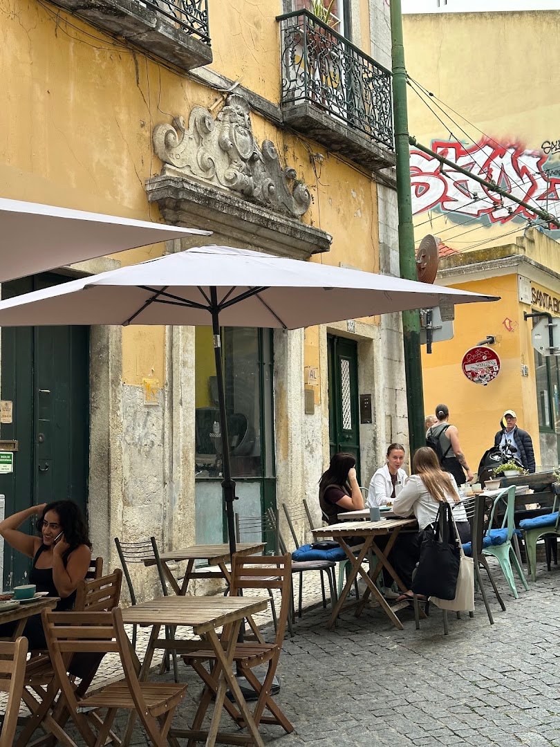 Storefront of Flat Café, specialty coffee shop in Lisbon