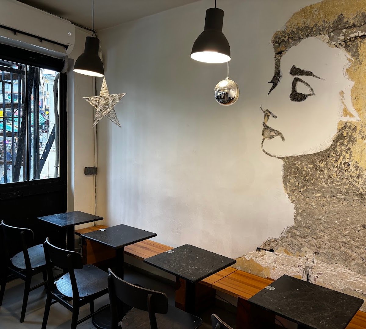 Montag Coffee Kadıköy specialty coffee shop in Istanbul - photo 4