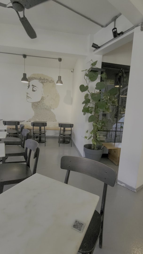 Montag Coffee Kadıköy specialty coffee shop in Istanbul - photo 6