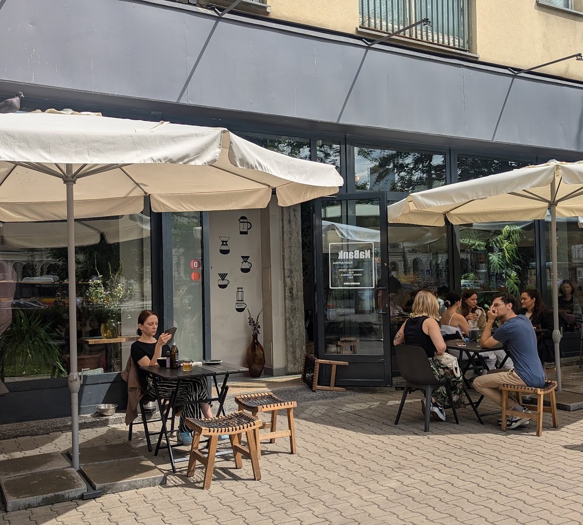 Storefront of Na Bank Specialty Coffee, specialty coffee shop in Warsaw