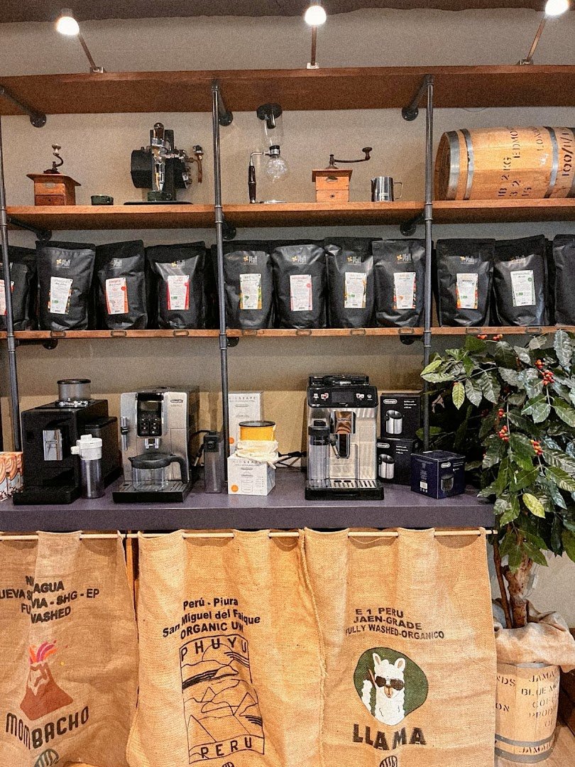 Cafés Pfaff specialty coffee shop in Paris - photo 9