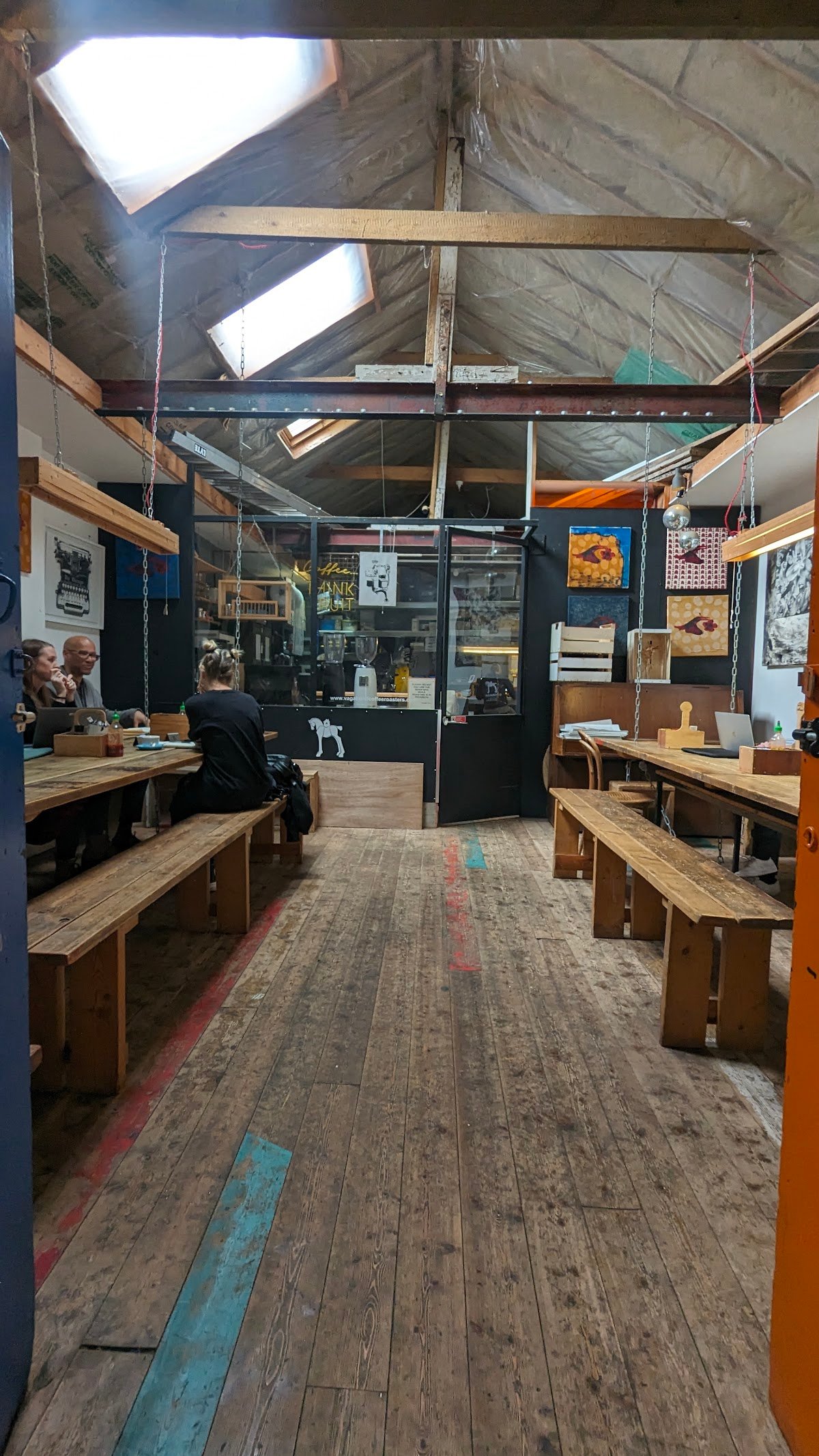 Vagabond N7 specialty coffee shop in London - photo 5