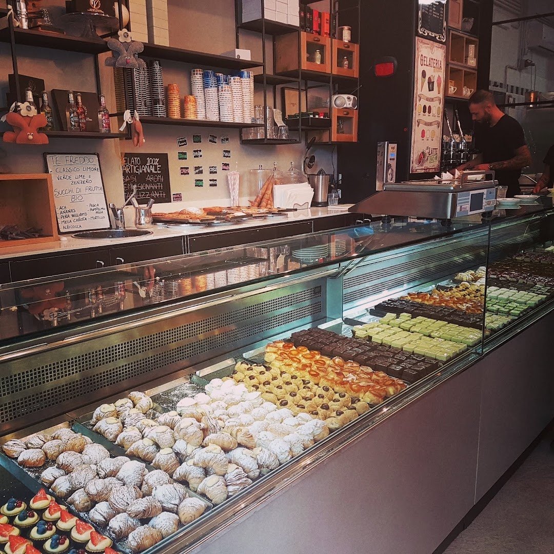 Interior of Nero Vaniglia, specialty coffee shop in Rome