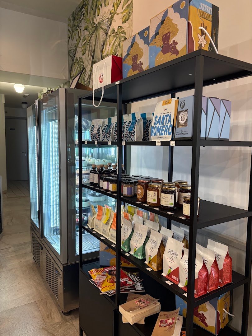 Interior of Nero Vaniglia, specialty coffee shop in Rome