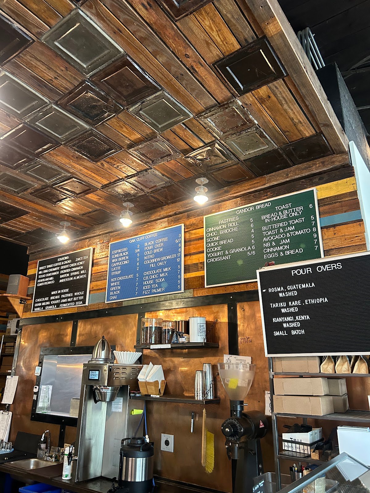 Davis Street Espresso specialty coffee shop in Dallas - photo 5