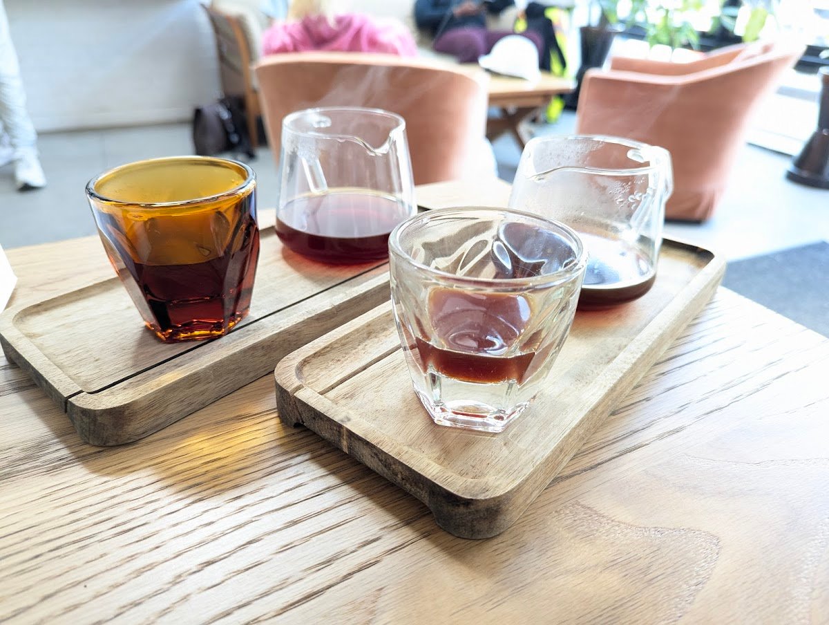 three legged cat specialty coffee shop in New York - photo 2