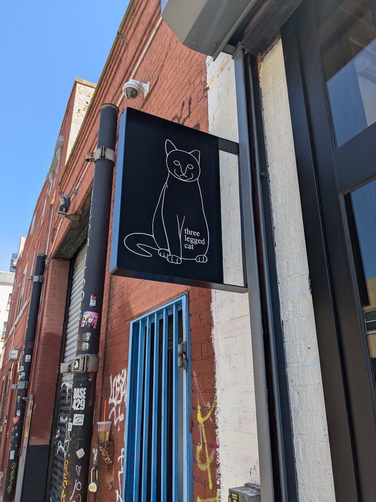 three legged cat specialty coffee shop in New York - photo 5