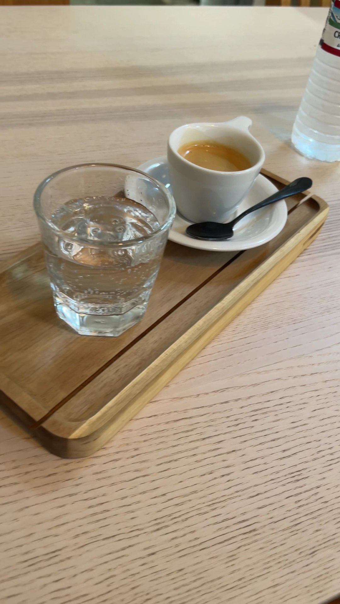 three legged cat specialty coffee shop in New York - photo 7