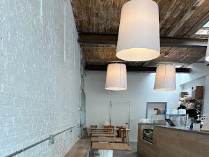 three legged cat specialty coffee shop in New York - photo 8