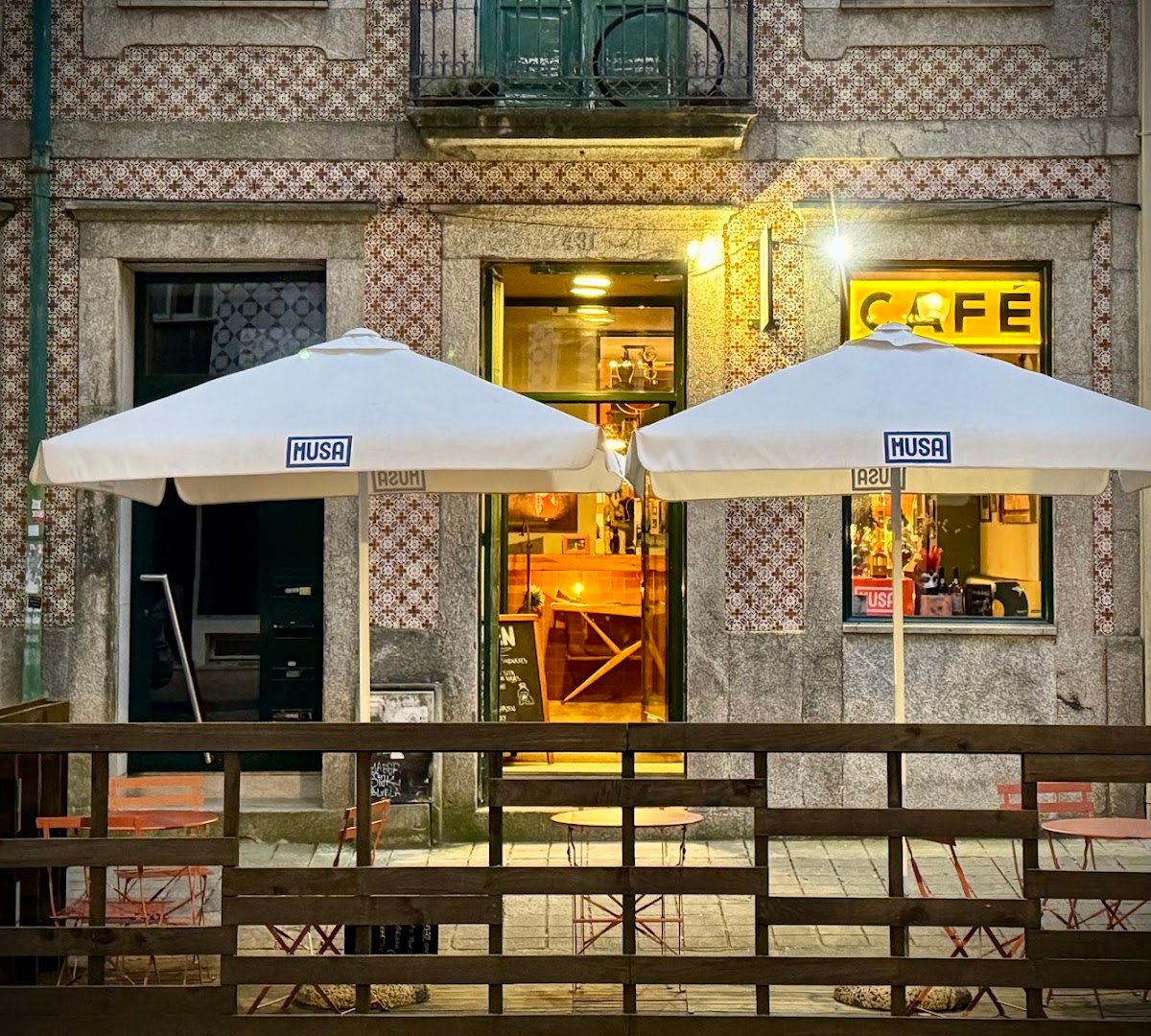 Storefront of Dona Mira - Café, Bar e Cultura, specialty coffee shop in Porto