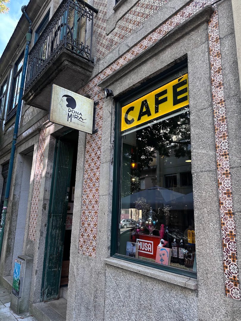 Storefront of Dona Mira - Café, Bar e Cultura, specialty coffee shop in Porto