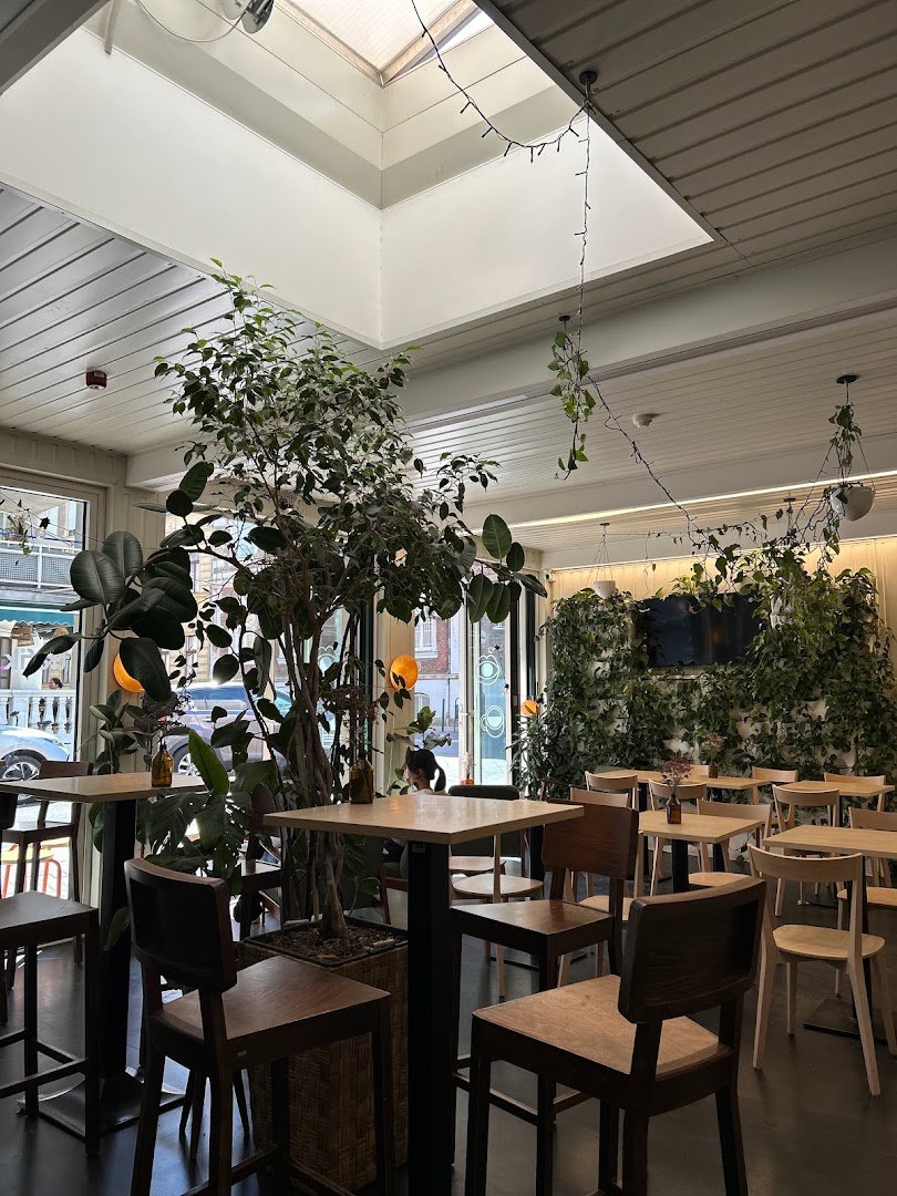 Trafik kávézó és reggeliző specialty coffee shop in Budapest - photo 2