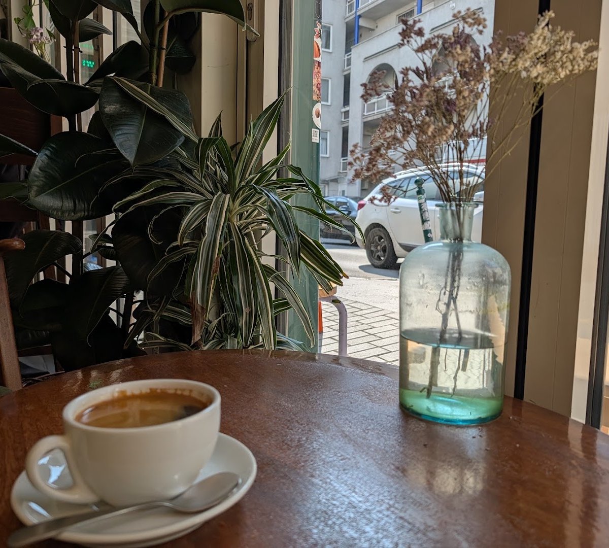 Trafik kávézó és reggeliző specialty coffee shop in Budapest - photo 6