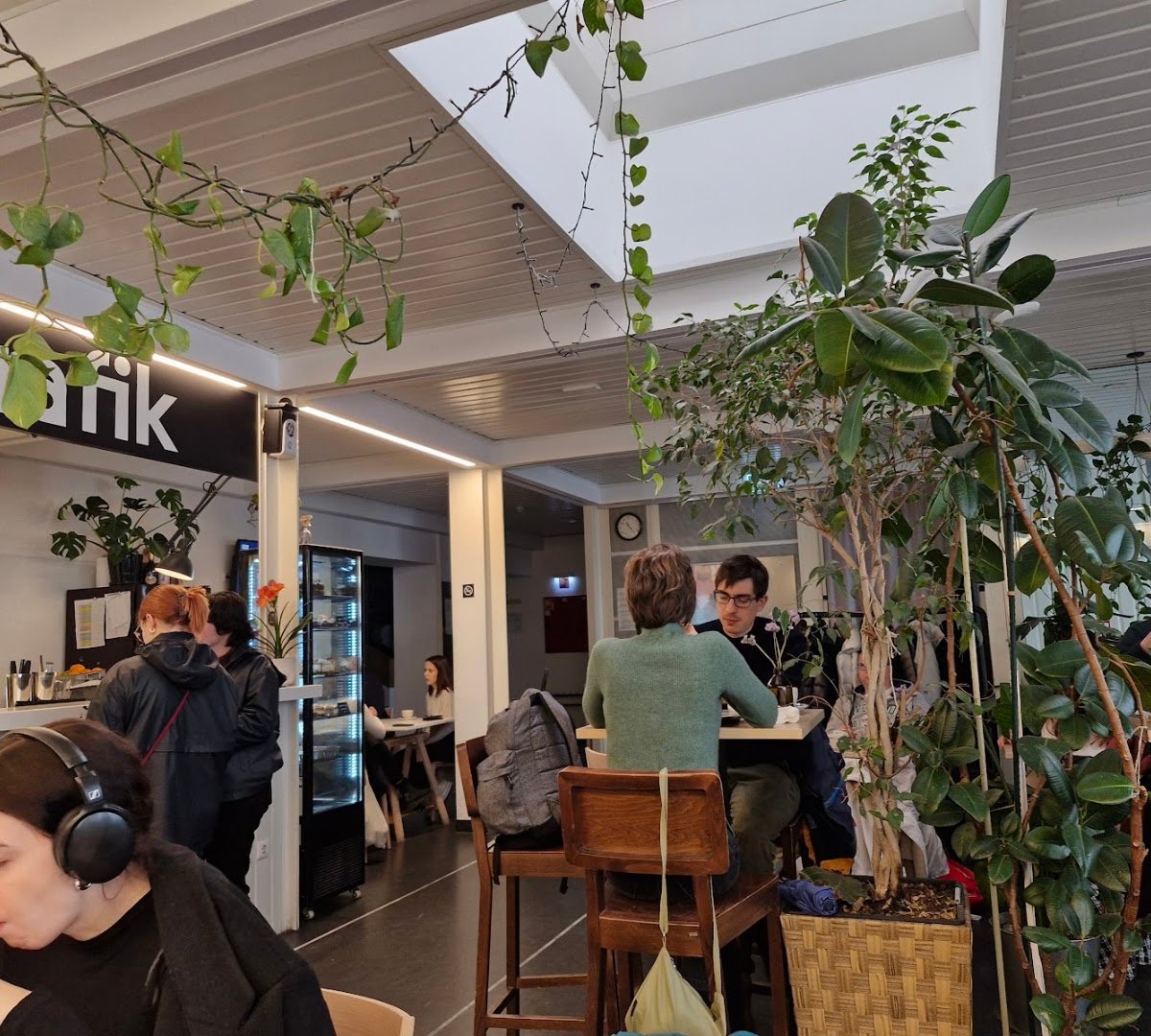 Trafik kávézó és reggeliző specialty coffee shop in Budapest - photo 7