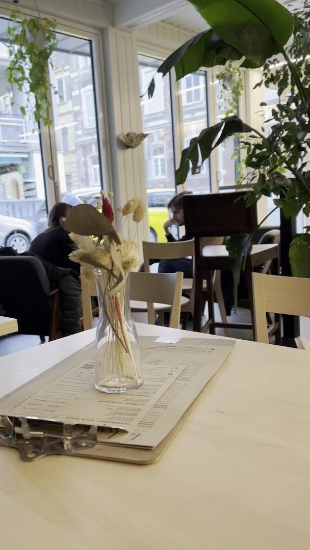 Trafik kávézó és reggeliző specialty coffee shop in Budapest - photo 10