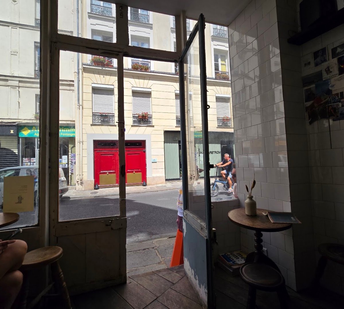 Boot Café specialty coffee shop in Paris - photo 9