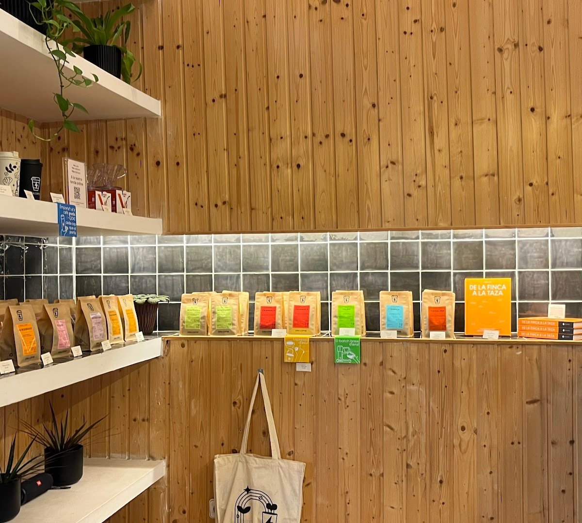 Syra Coffee - Londres specialty coffee shop in Barcelona - photo 6