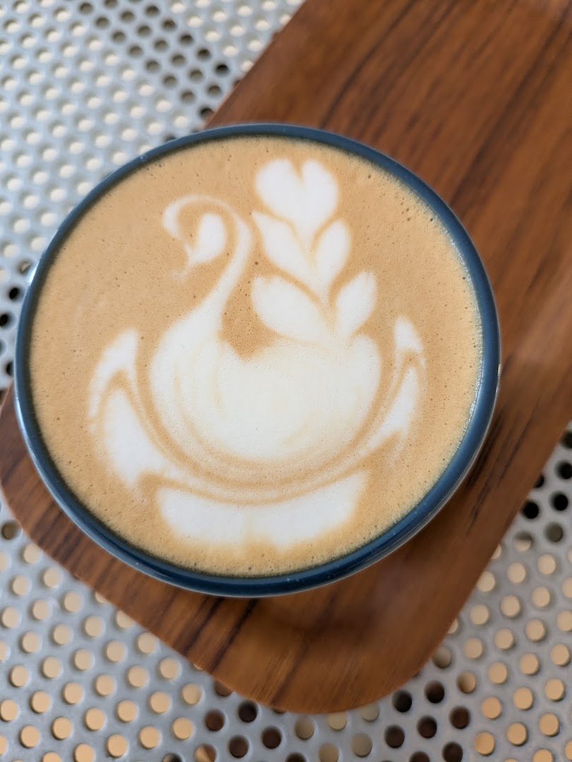 Coffee at Comum, specialty coffee shop in Porto