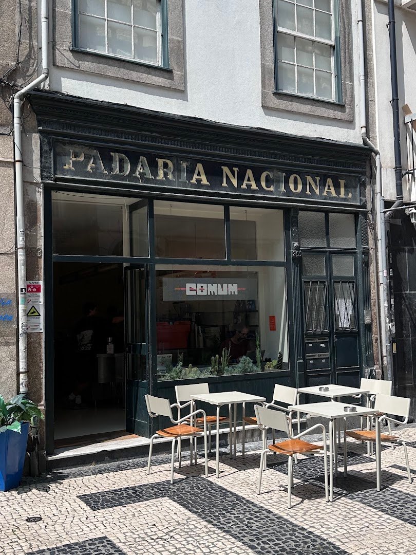 Storefront of Comum, specialty coffee shop in Porto