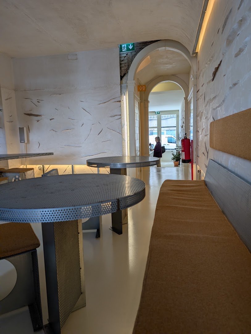 Interior of Comum, specialty coffee shop in Porto