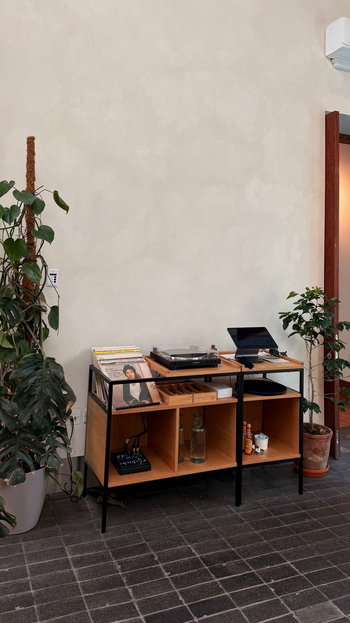 Scenery specialty coffee shop in London - photo 11