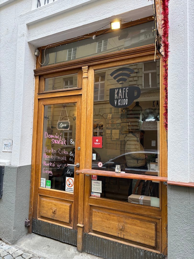 Storefront of Kafe v Klidu, specialty coffee shop in Prague