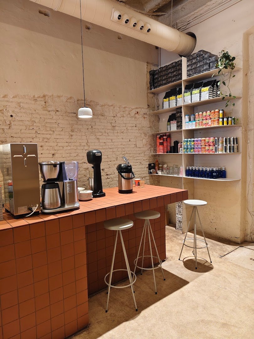 The Miners Coffee Rambla Poblenou specialty coffee shop in Barcelona - photo 5
