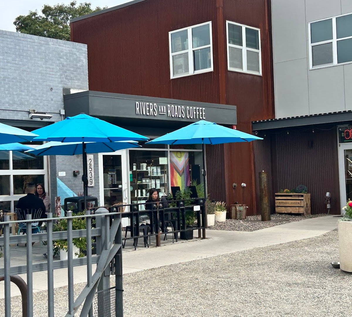 Rivers and Roads Coffee specialty coffee shop in Denver - photo 5