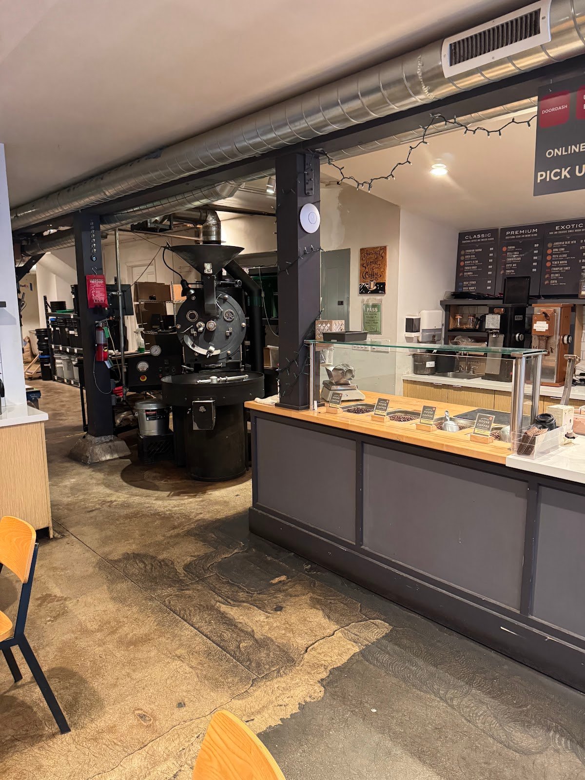 Henry's House of Coffee specialty coffee shop in San Francisco - photo 5