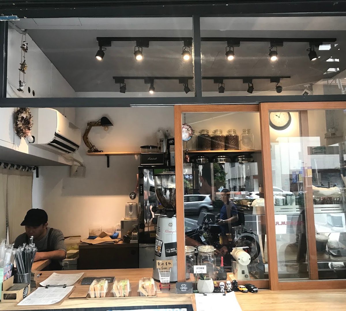 Bros Coffee specialty coffee shop in Taipei - photo 8