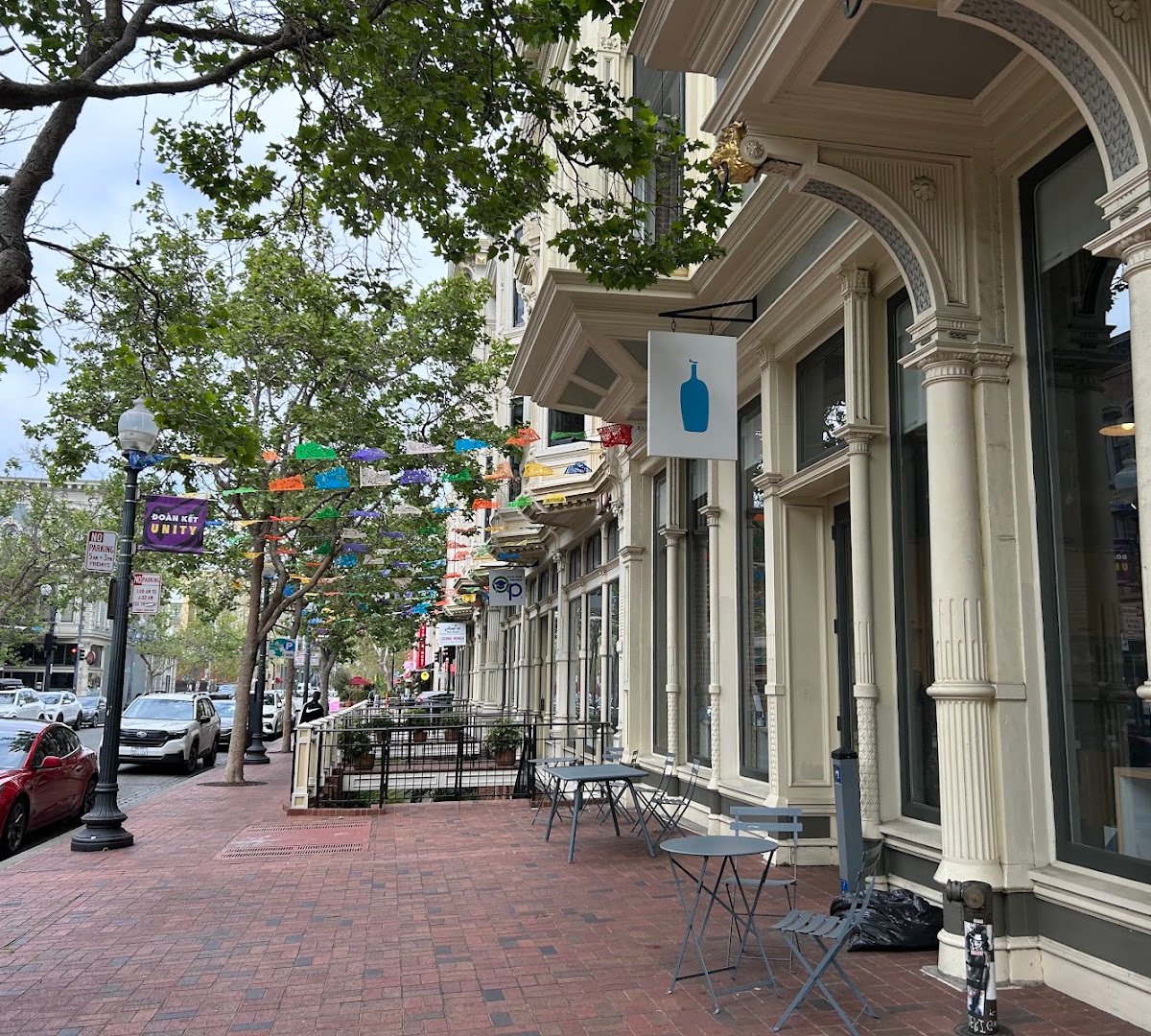 Storefront of Blue Bottle Coffee, specialty coffee shop in Oakland