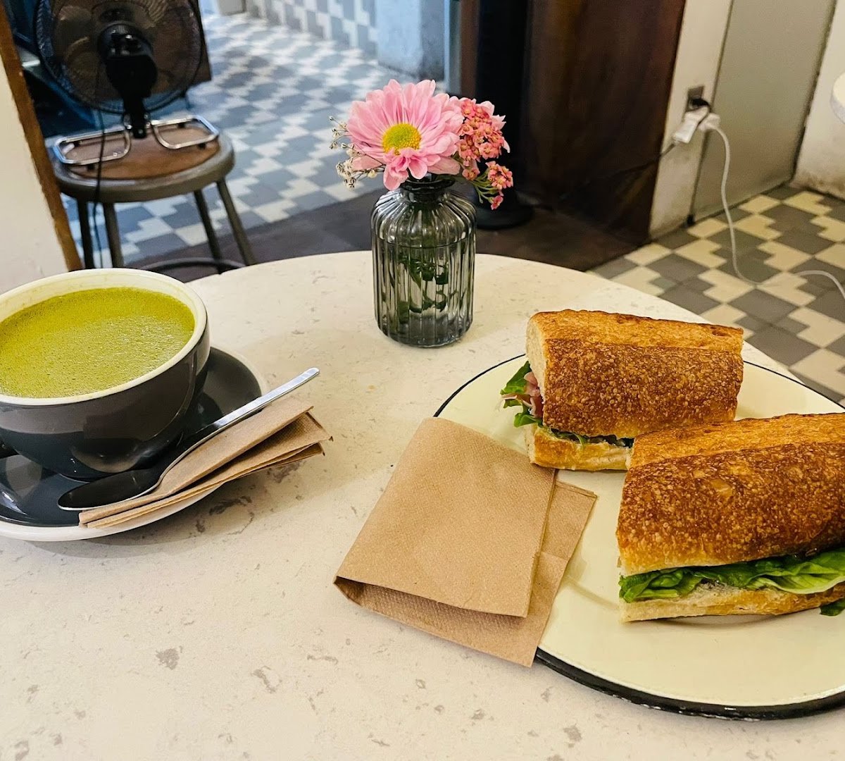 Food at Chiquitito Café, specialty coffee shop in Mexico City