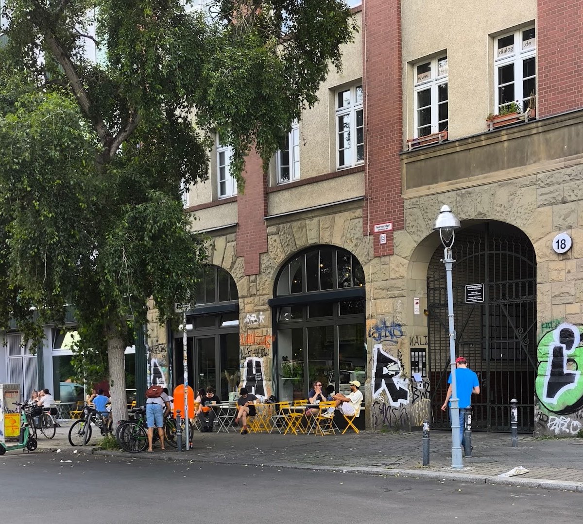 Coffee Circle Wedding specialty coffee shop in Berlin - photo 13