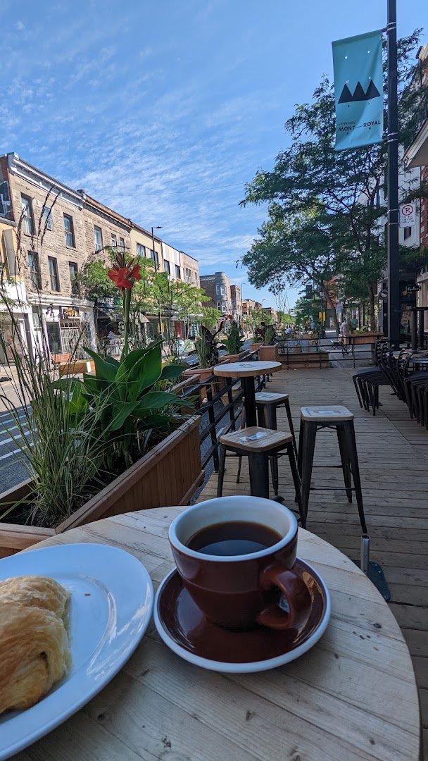 Coffee at Cafe Cardynal, specialty coffee shop in Montreal