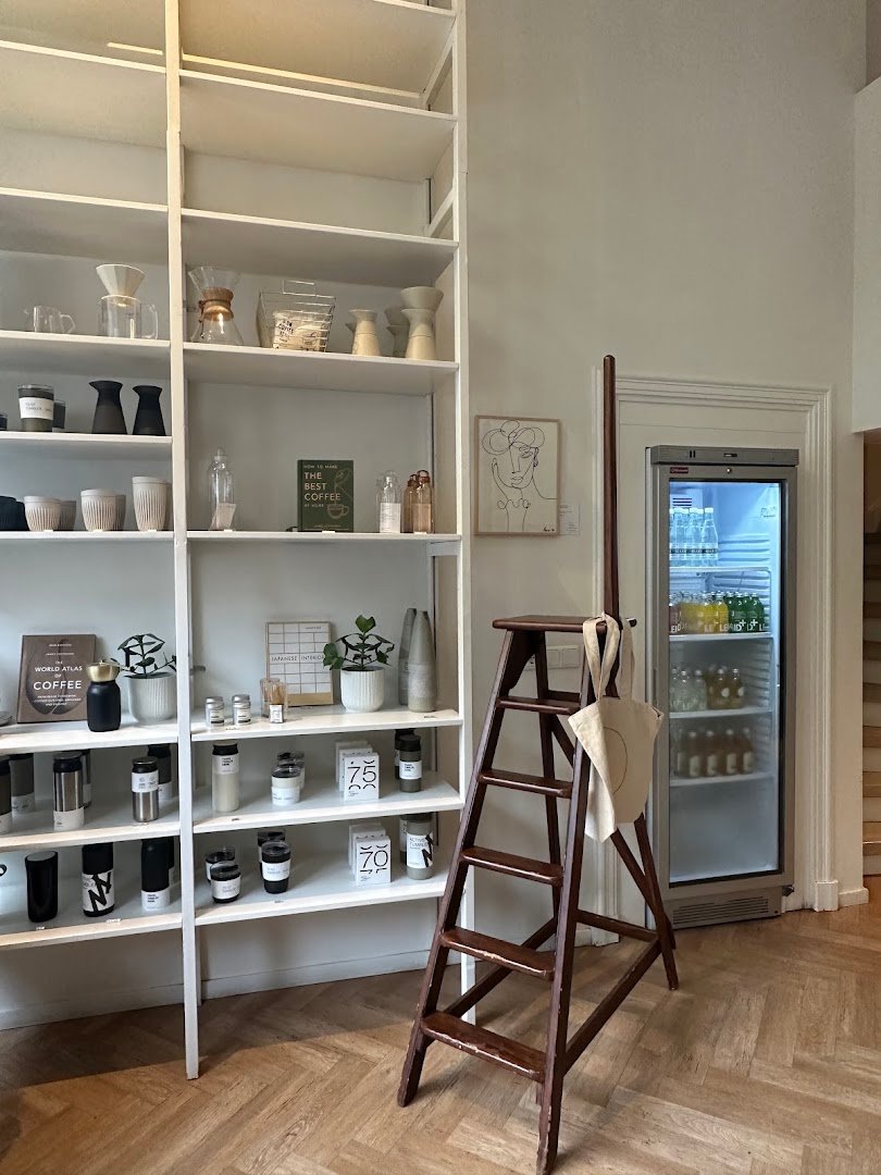 LOT61 Coffee Roasters specialty coffee shop in Amsterdam - photo 8