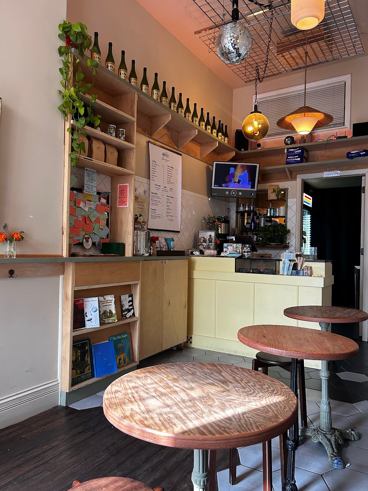 Dreamers Coffee House specialty coffee shop in New York - photo 5